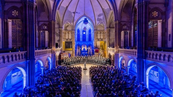 Der MDR-Rundfunkchor beim "Nachtgesang" in der Leipziger Peterskirche