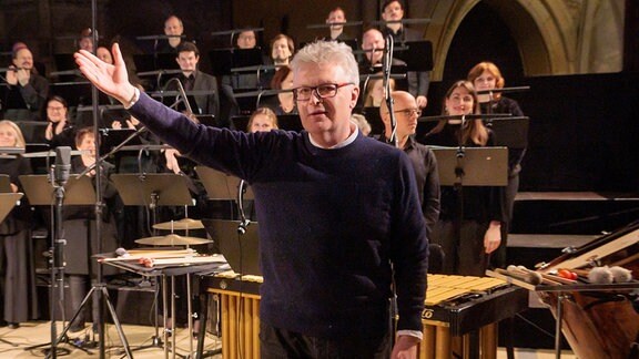 Der Komponist James MacMillan nach der Uraufführung seines Werks "Ordo Virtutum" mit dem MDR-Rundfunkchor beim Nachtgesang am 26. Januar 2024 in der Leipziger Peterskirche.