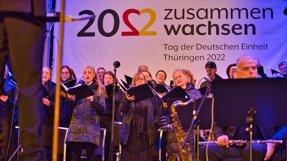 Der MDR-Rundfunkchor bei "Deutschland singt und klingt" am Tag der deutschen Einheit in Erfurt 2022