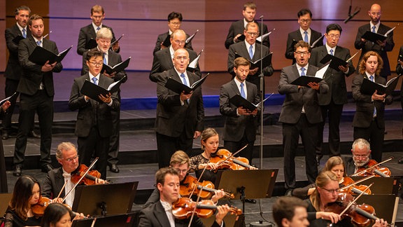 MDR-Sinfonieorchester und MDR-Rundfunkchor beim Abschlusskonzert des MDR-Musiksommers in Suhl 