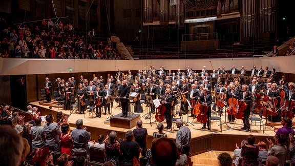 Das MDR-Sinfonieorchester spielt im Leipziger Gewandhaus das Eröffnungskonzert der MDR-Konzertsaison 2024/25