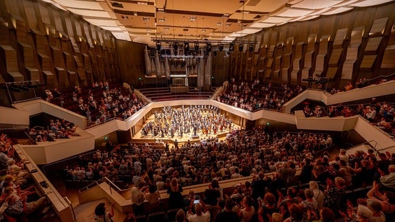 Das MDR-Sinfonieorchester spielt im Leipziger Gewandhaus das Eröffnungskonzert der MDR-Konzertsaison 2024/25