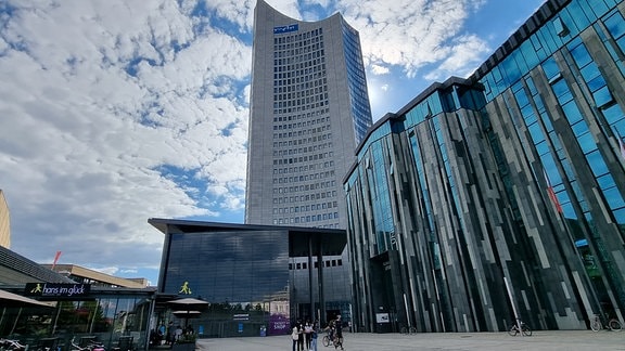Blick auf das City-Hochhaus mit MDR-Studios und Probensälen der MDR-Ensembles am Leipziger Augustusplatz.