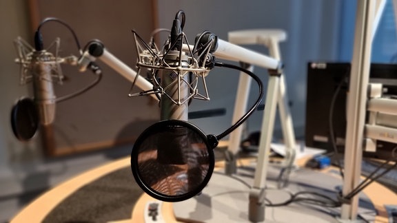 Ein Mikrofon in einem Hörfunkstudio des MDR.