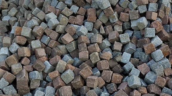 Viele Pflastersteine aus Granit