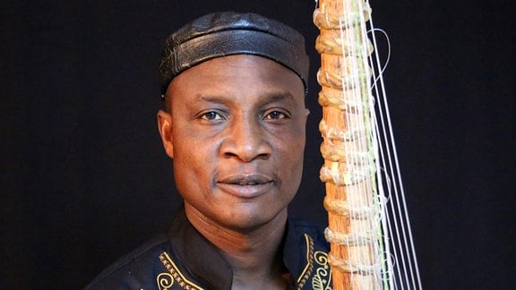 Musiker Adjiri Odametey