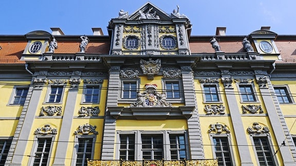 Stuckverzierte Barockfassade des Angermuseums in Erfurt