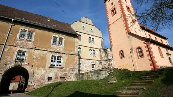 Einfahrt zum Schloss Herrenbreitungen in Breitungen bei Meiningen