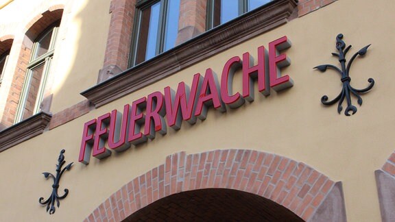 Blick auf das Portal des soziokulturellen Zentrums Feuerwache in Magdeburg-Sudenburg