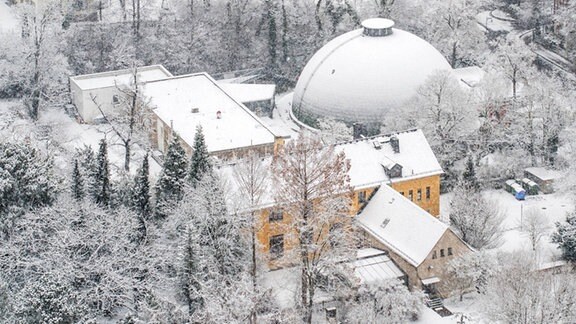 Winteraufnahme: Blick vom Intershop Tower (Jentower) Jena auf das Planetarium (Carl Zeiss Planetarium)