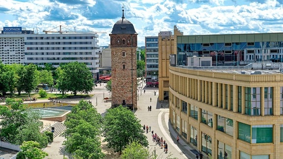 Roter Turm und Galerie Roter Turm in Chemnitz bei Sonnenschein