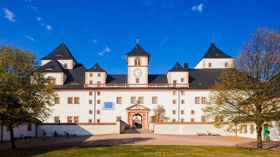 Das Schloss Augustusburg an einem sonnigen Tag