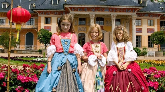 Verkleidete Kinder auf Schloss Pillnitz