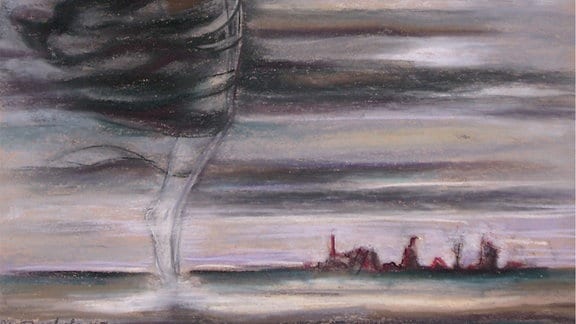 Ein Gemälde in dünsteren Farben zeigt einen Tornado, der über karges Land zieht. 