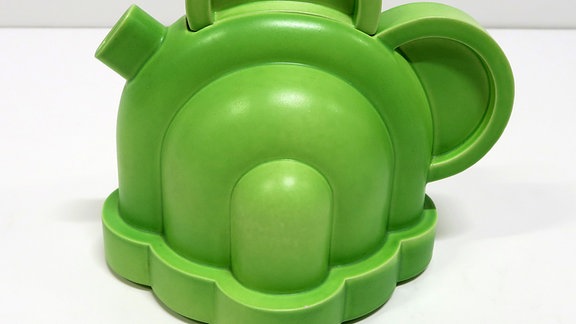 Ettore Sottsass, Eine grüne Teekanne mit auffälligem Design