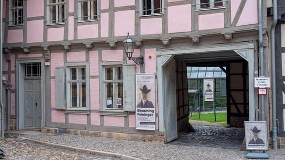 Der Eingang zum Hof der Lyonel-Feininger-Galerie. 