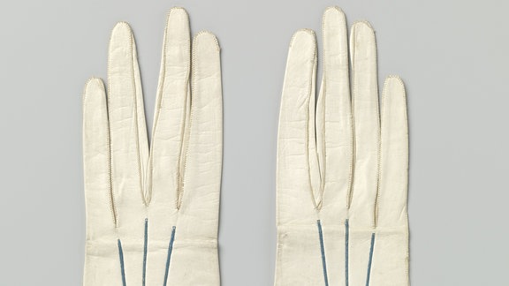 Handschuhe mit Quasten