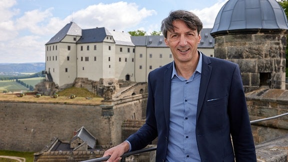 André Thieme, Geschäftsführer der Festung Königstein, vor der Georgenburg.