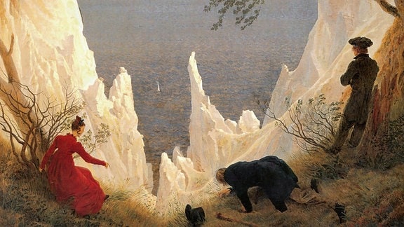 Ein Gemälde: drei Personen stehen vereinzelt unter einem Baum, zwischen weißen Felsen schauen sie auf das Wasser.