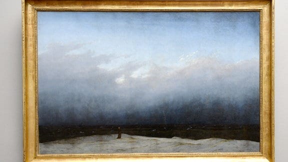 Das restaurierte Werk "Mönch am Meer" des Malers Caspar David Friedrichs: darauf steht ein Mönch vor dem Meer, darüber zu zwei Dritteln des Bildes hellblauer Himmel, der immer dunkler wird.