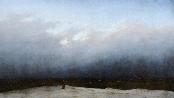 Gemälde von Caspar David Friedrich mit Himmel und Meer und einer kleinen Figur in Mönchskutte am Ufer