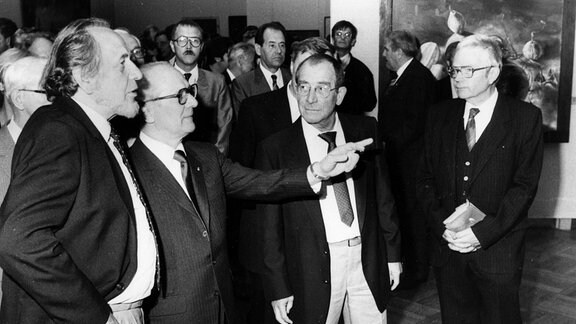  Bernhard Heisig, Erich Honecker und Maler Willi Sitte 1987 im Gespräch