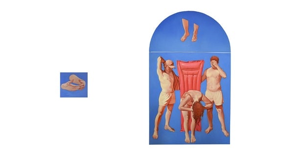 Gemälde "Am Strand" von Ruben Müller zeigt drei Menschen in Badekleidung mit einer roten Luftmatratze vor blauem Hintergrund.