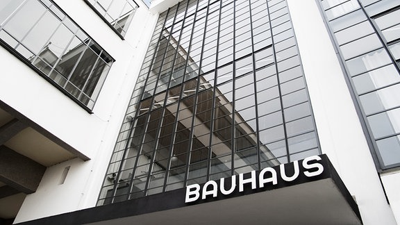 Bauhausgebäude Dessau, Walter Gropius, 1925/26, Eingang zum Bauhausgebäude