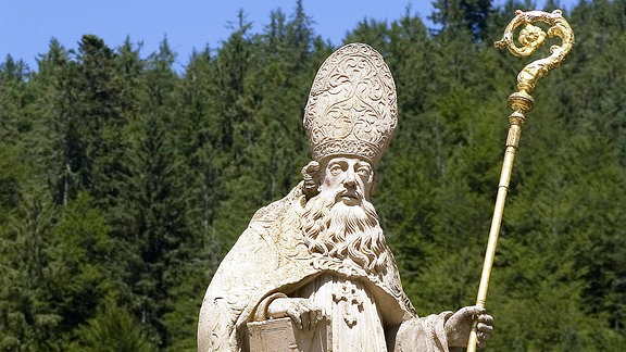 Steinfigur des Heiligen St. Blasius in St. Blasien, Baden-Württemberg