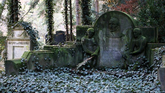 Historisches Grabmal auf dem Hauptfriedhof Erfurt