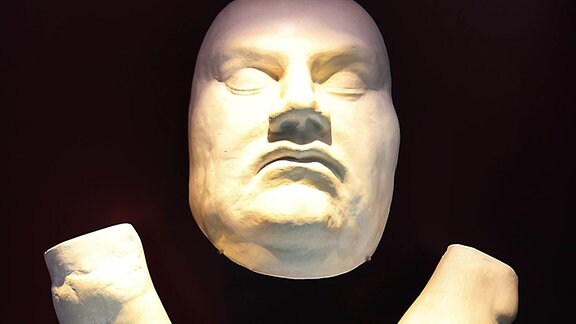 Totenmaske von Martin Luther und Gipsabguss seiner Hände