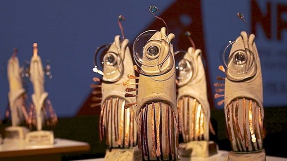 Die Auszeichnung erfolgt mit Hilfe der Neiße-Fische" - Skulpturen in Form eines Fisches.