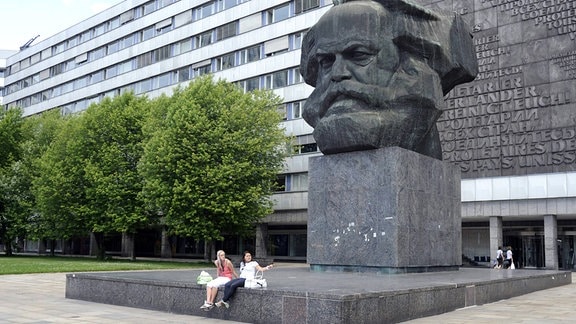 Karl-Marx-Denkmal, ein riesengrpßer Kopf auf einem Sockel