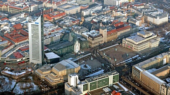 Die Leipziger Innenstadt mit dem Cityhochhaus, dem Gewandhaus , Paulinum, dem Augustusplatz, der Oper und dem Krockhaus 