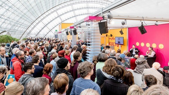 Ein Foto vom MDR Kultur Messestand während der Leipziger Buchmesse am 16.03.2018 in der neuen Messe Leipzig.