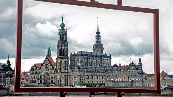 Canaletto-Blick über die Elbe zur Hofkirche in Dresden