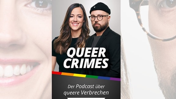 Das Cover für "Queer Crimes – der Podcast über queere Verbrechen" zeigt die beiden Gastgeber*innen. 
