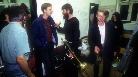 Die Band DEKAdance Backstage 1992 in Berlin.