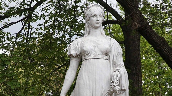 Denkmal von Luise Königin von Preussen im Geschwister-Scholl-Park in Magdeburg