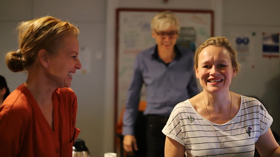 Carina Wiese (l), Stefan Kanis, Anja Schneider (r), Aufgenommen bei der Produktion des Hörspiels "Die Entgiftung des Mannes" im MDR-Studio Halle, Regie: Stefan Kanis