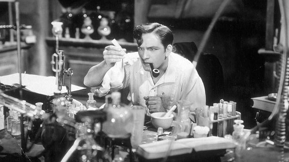 Szene aus dem Film "Dr. Jekyll and Mr. Hyde" (USA, 1931) mit Fredric March in der Hauptrolle