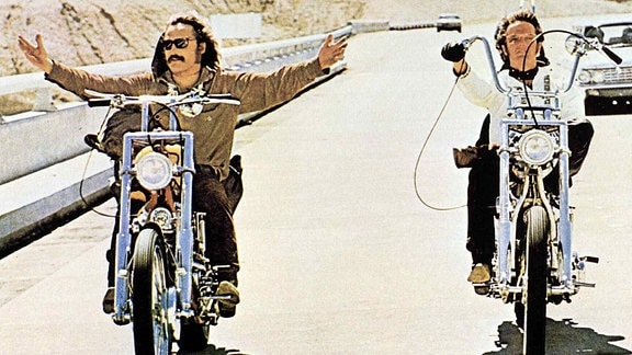 Filmszene: Dennis Hopper und Peter Fonda auf ihren Bikes