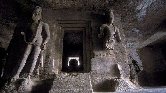 Hindu-Statuen im Höhlentempel auf der Insel Elephanta - bei Bomba