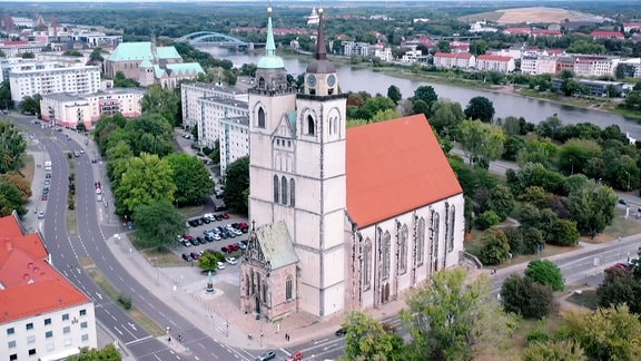Die Johanniskirche in Magdeburg von oben