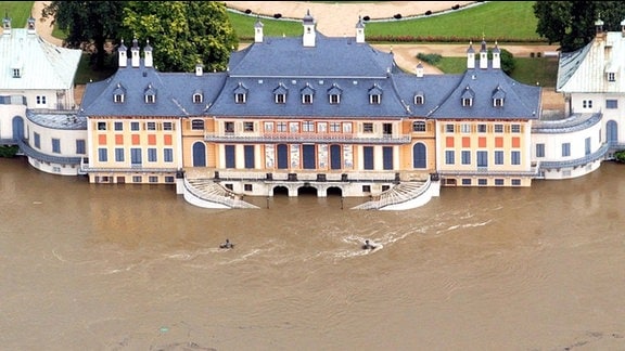 Jahrhundertflut 2002: Wasserpalais Schloss Pillnitz