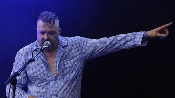 Martin Bechler, Sänger der Band Fortuna Ehrenfeld, beim Musikfestival Heimspiel Knyphausen 2019 