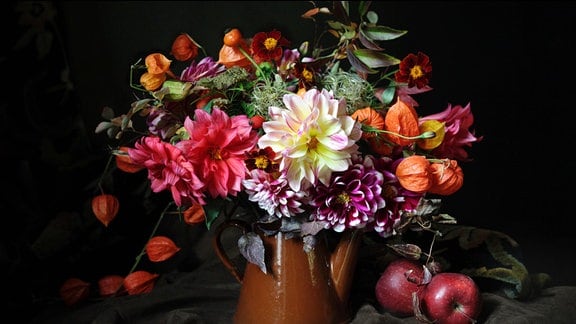 Fotografie eines Blumenstraußes mit verstärkten Farben.