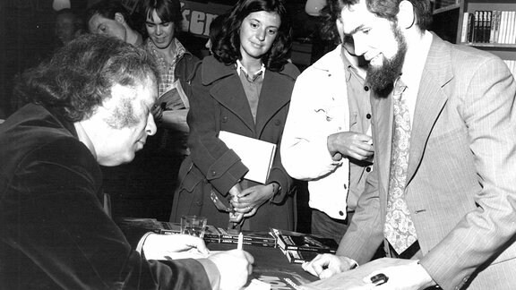 Issac Asimov während Buchsignierung bei Foyles of London.