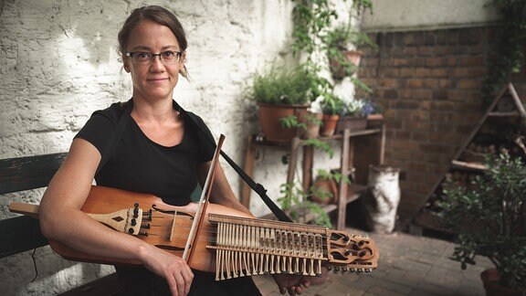 Johanna Isselstein, Nickelharpabauerin