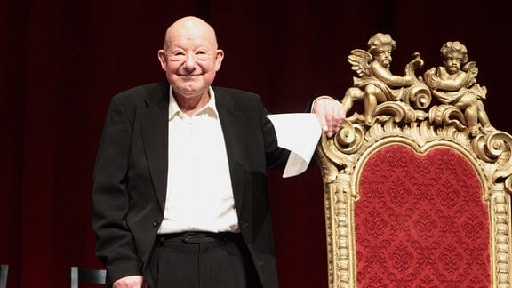 Der Schauspieler Jürgen Holtz wird im Jahr 2013 mit dem Theaterpreis Berlin für herausragende Verdienste um das deutschsprachige Theater geehrt.